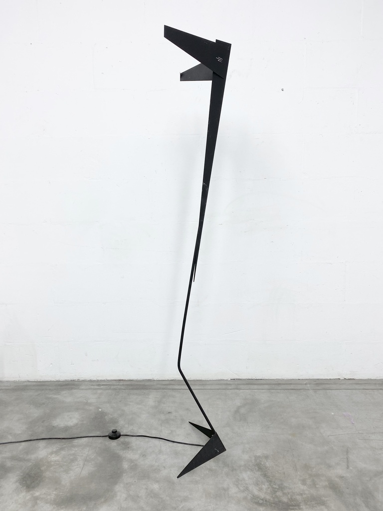 Modern Sculptural Floor Lamp in Black Metal