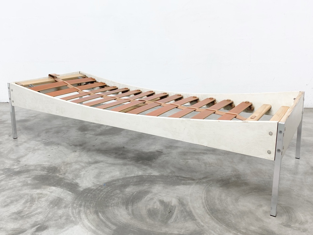 Minimalist Mid-Century Modern Daybed Frame with Leather Straps