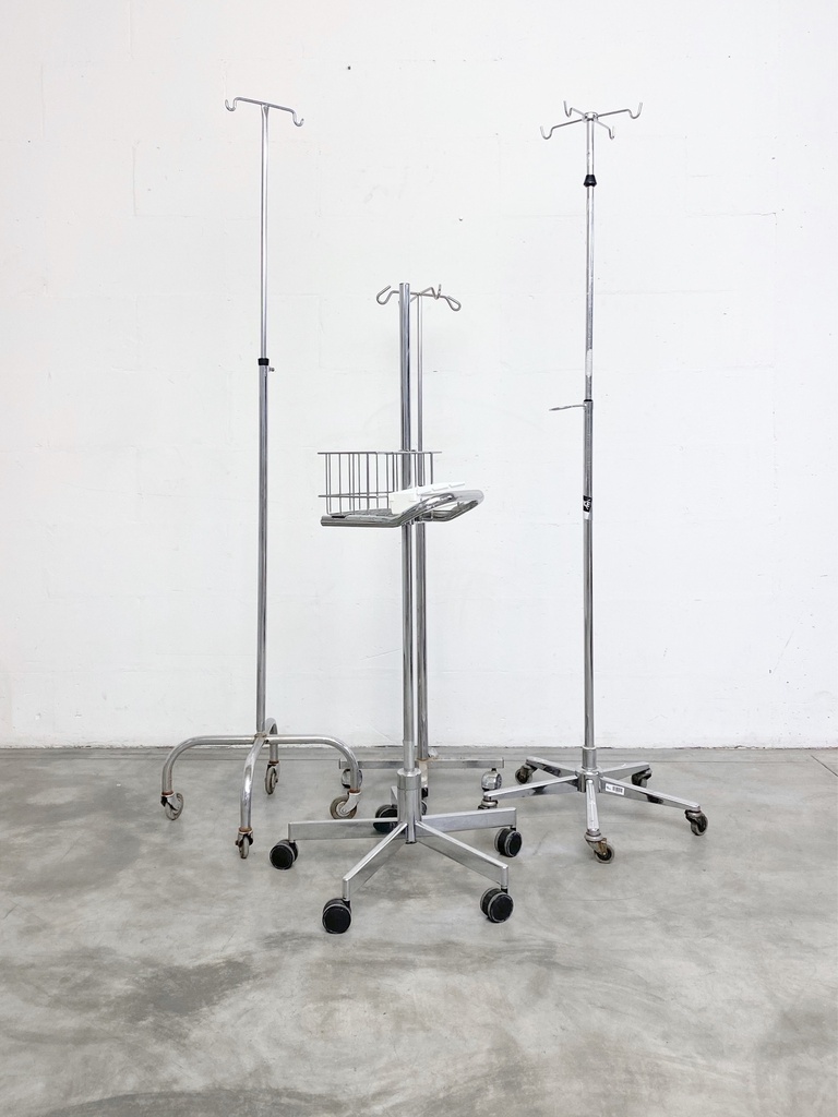 Chrome IV Pole Cluster on Casters