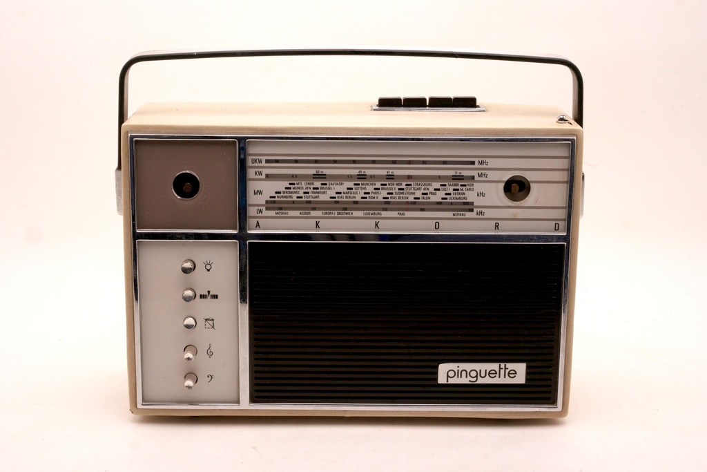 Vintage Pinguette Portable Radio