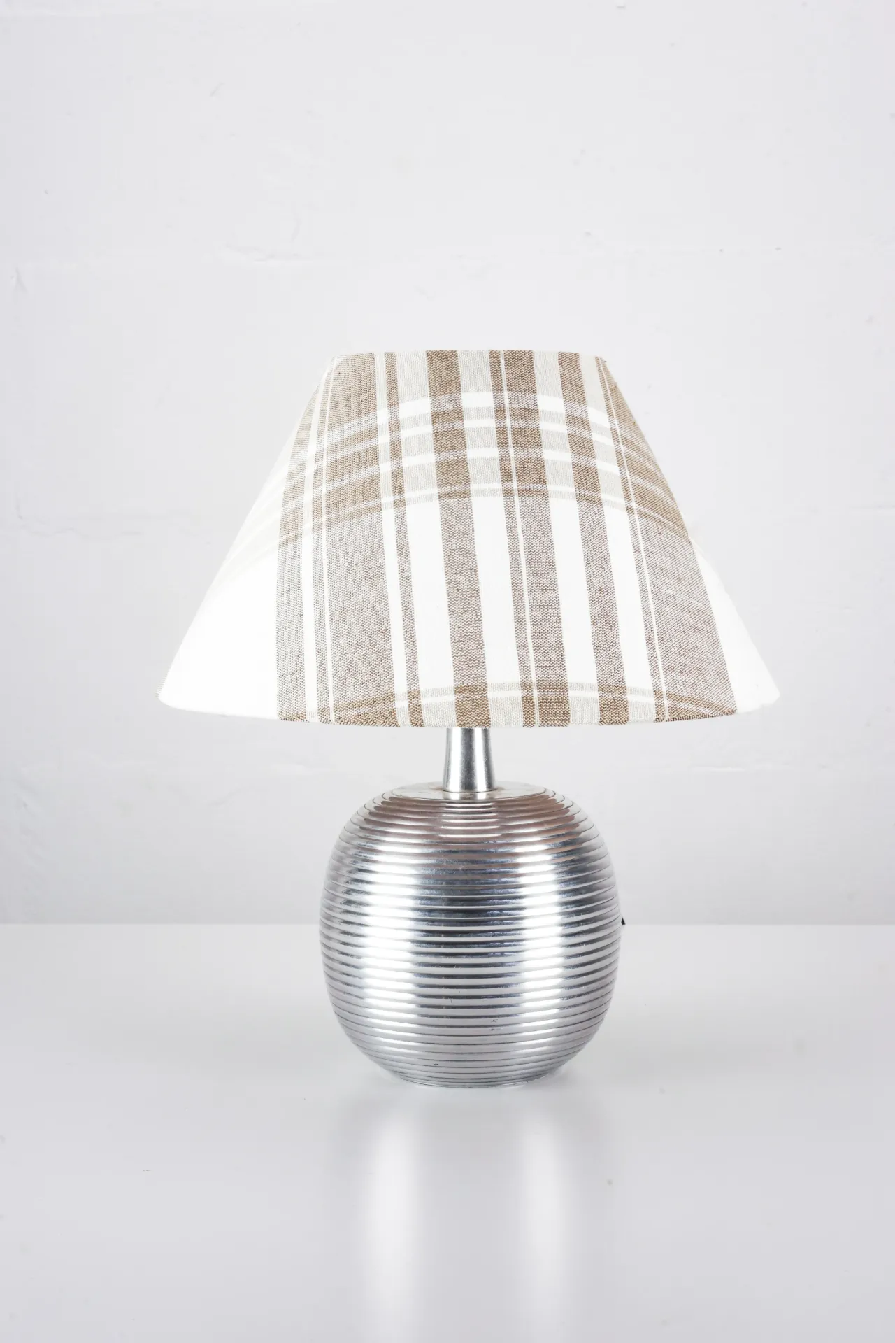 Metallic Ribbed Table Lamp