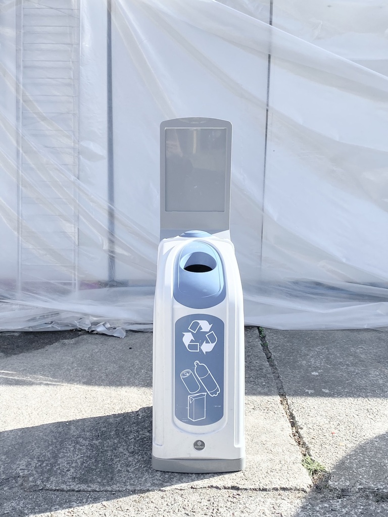 Outdoor Recycling Bin with Screen Top