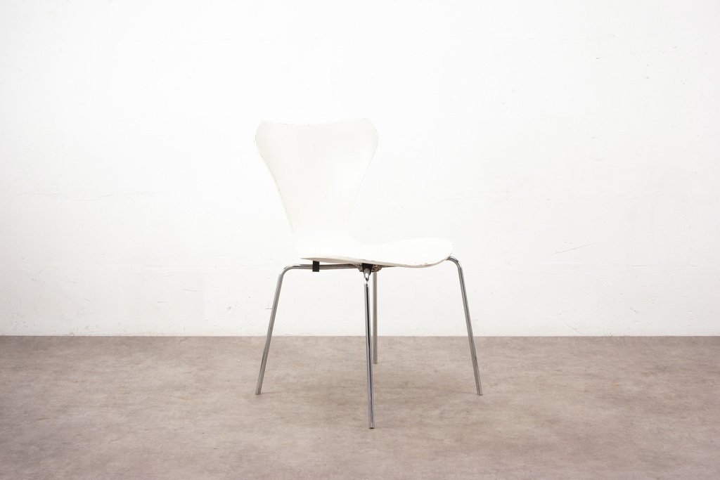 Minimalist White Butterfly Chair with Chrome Legs