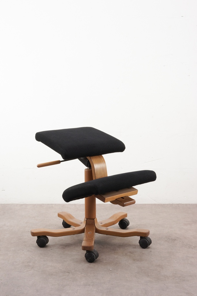Ergonomic Kneeling Chair with Wooden Base and Black Upholstery
