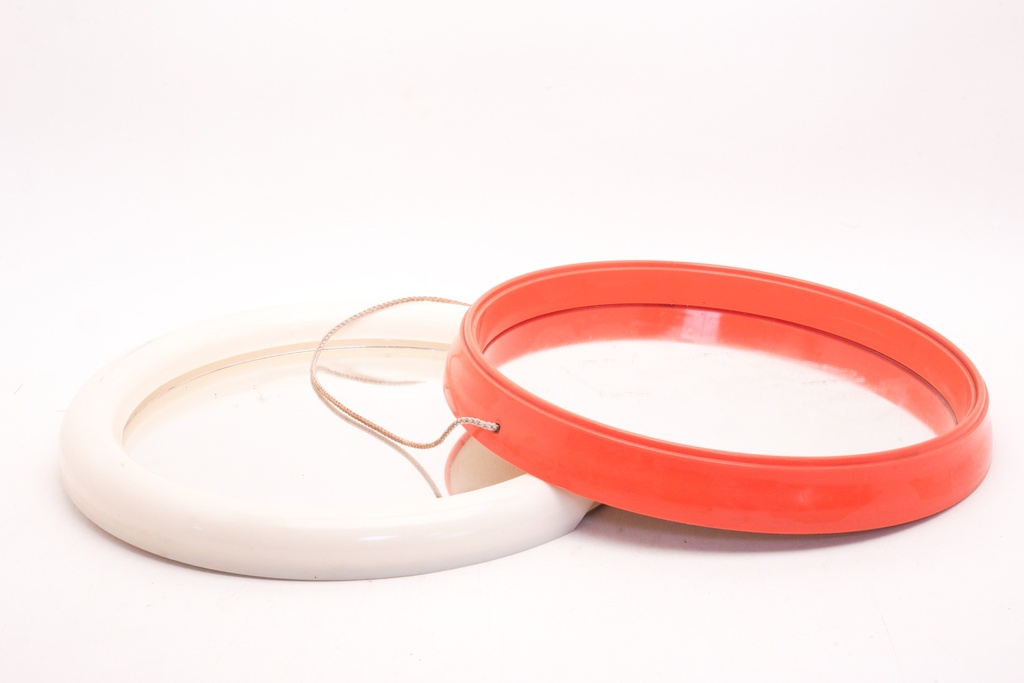Red and White Round Rimmed Sieve Set