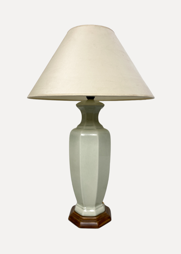 White ceramic table lamp