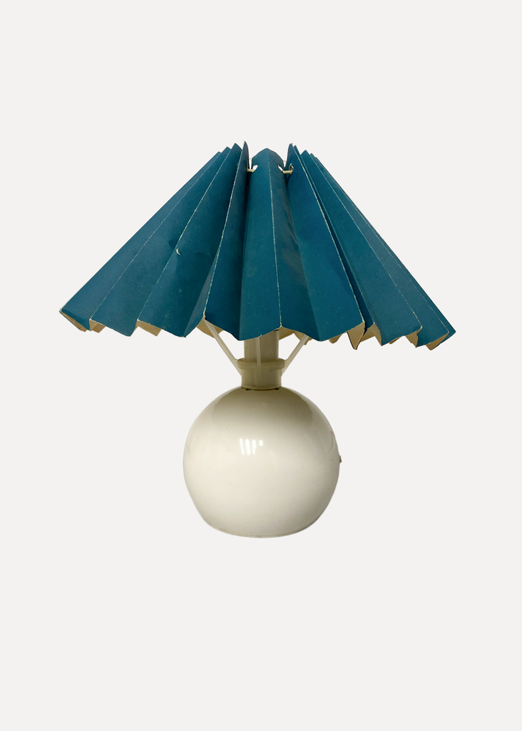 White round table lamp