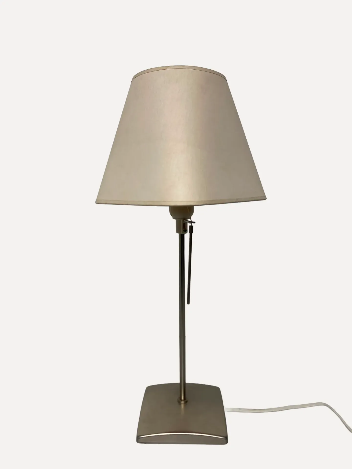 Pull-Chain Table Lamp