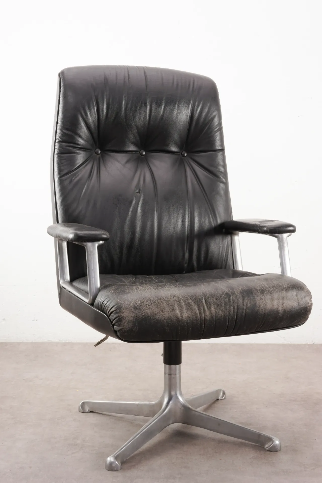 Retro Black Leather Executive Office Chair