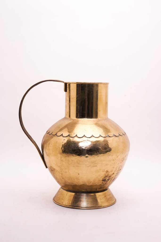 Vintage Brass Water Pitcher with Scalloped Detailing