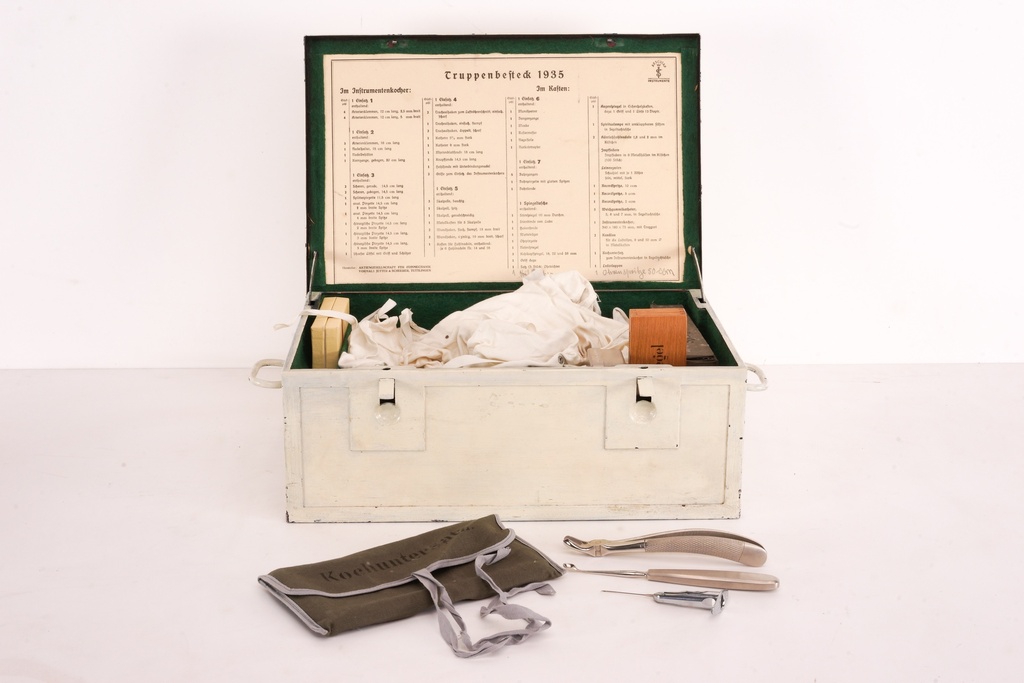 1935 German Field Surgical Kit