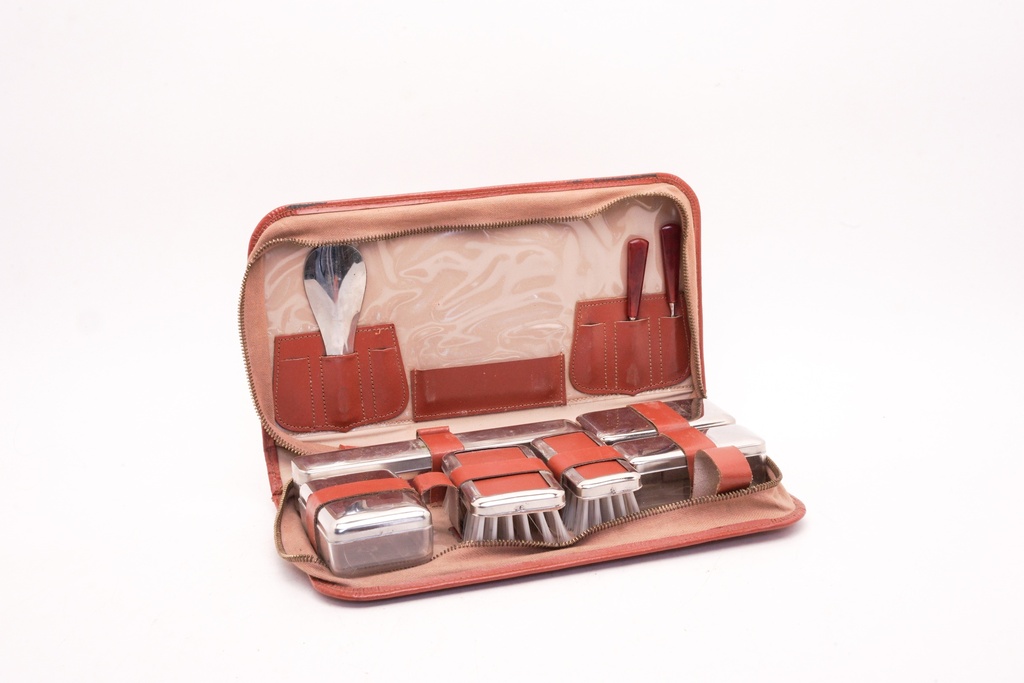 Vintage Travel Grooming Kit in Leather Case